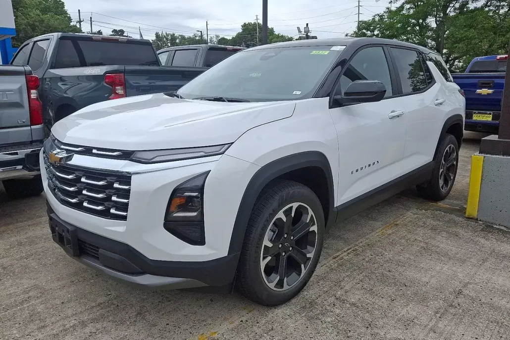 2026 Chevrolet Equinox LT photo 1
