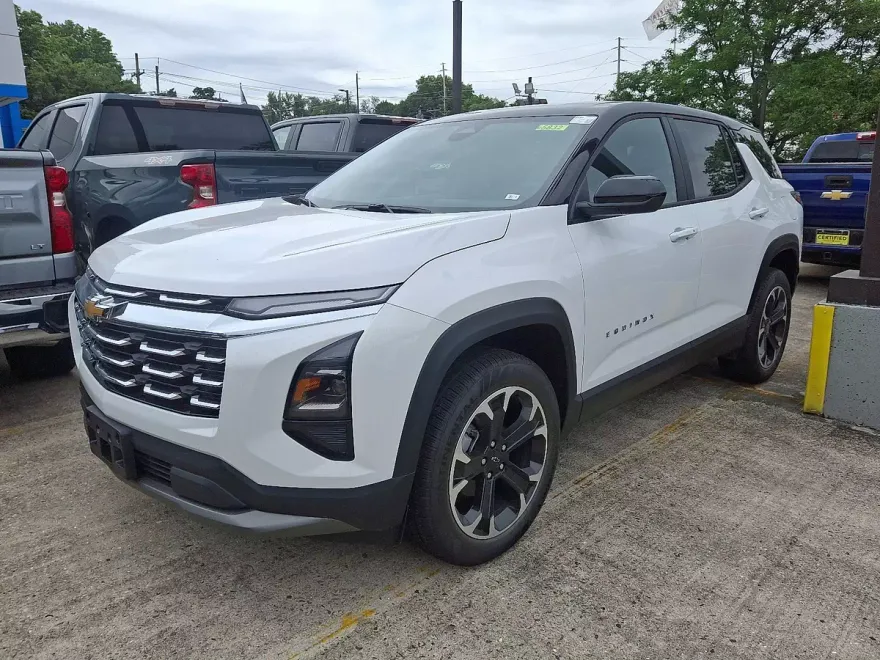 2026 Chevrolet Equinox LT photo 1