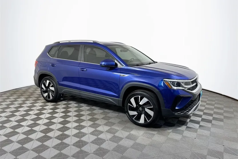 2024 Volkswagen Taos SEL photo 1