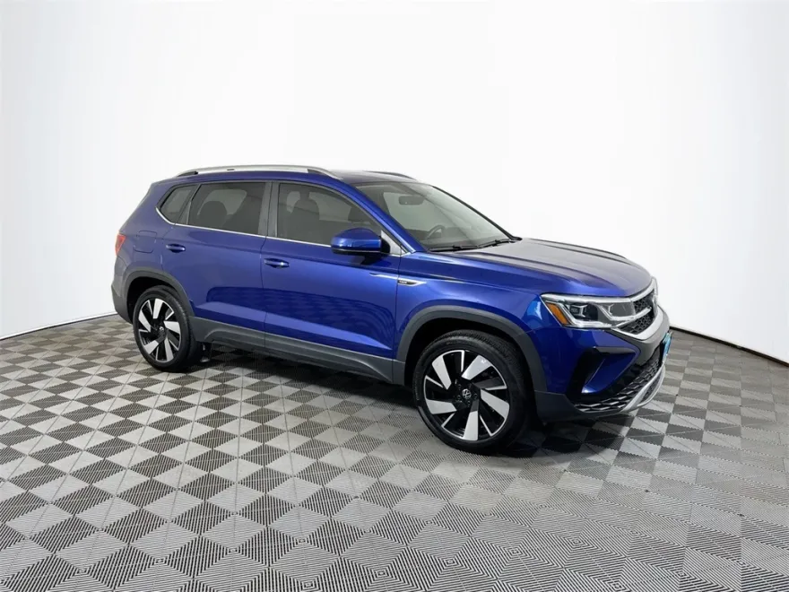 2024 Volkswagen Taos SEL photo 1