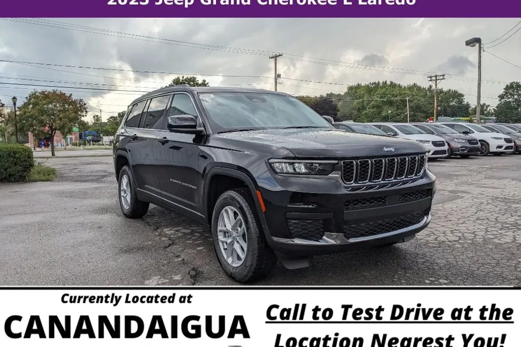 2023 Jeep Grand Cherokee Laredo photo 1