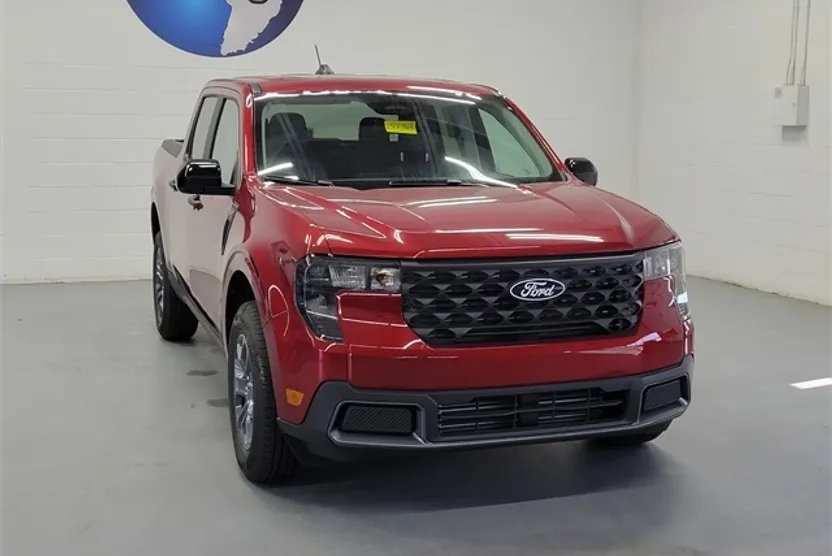 2025 Ford Maverick XLT photo 1