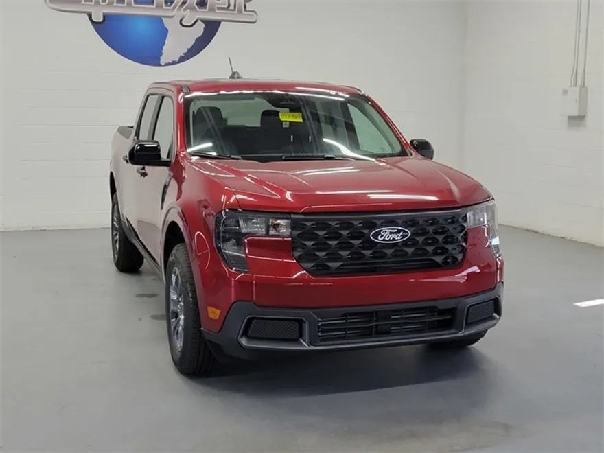 2025 Ford Maverick XLT photo 1