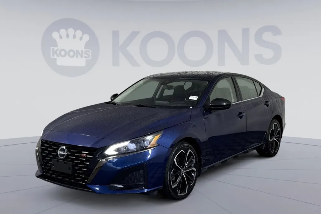 2023 Nissan Altima 2.5 SR photo 1