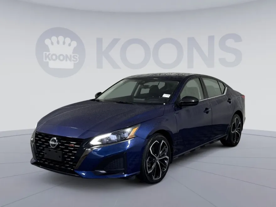2023 Nissan Altima 2.5 SR photo 1