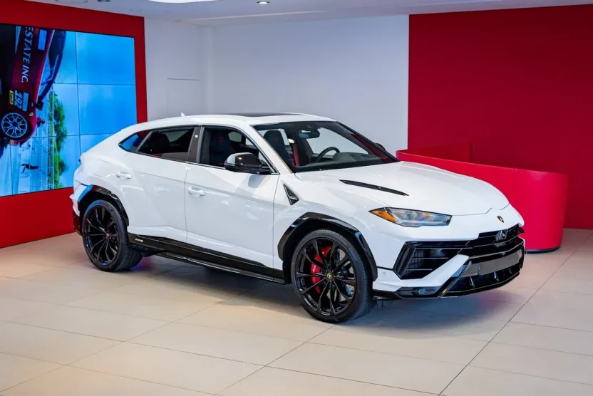 2023 Lamborghini Urus S photo 1