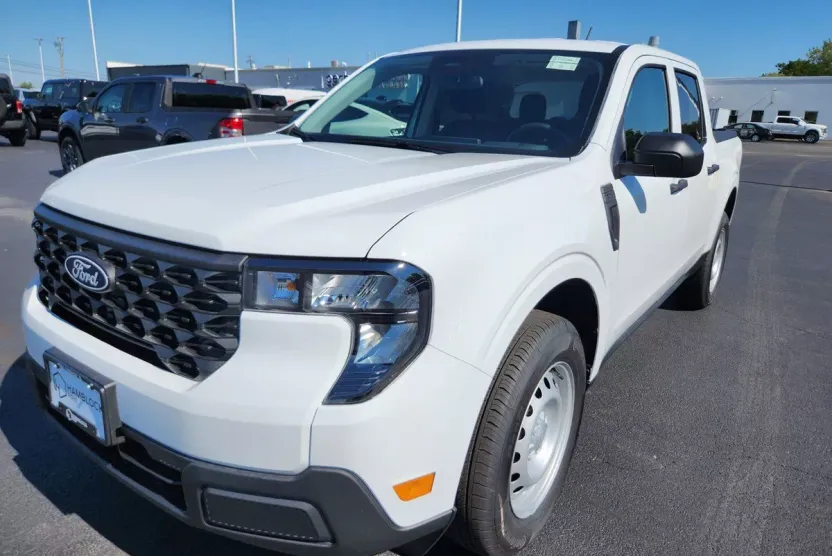 2025 Ford Maverick XL photo 1