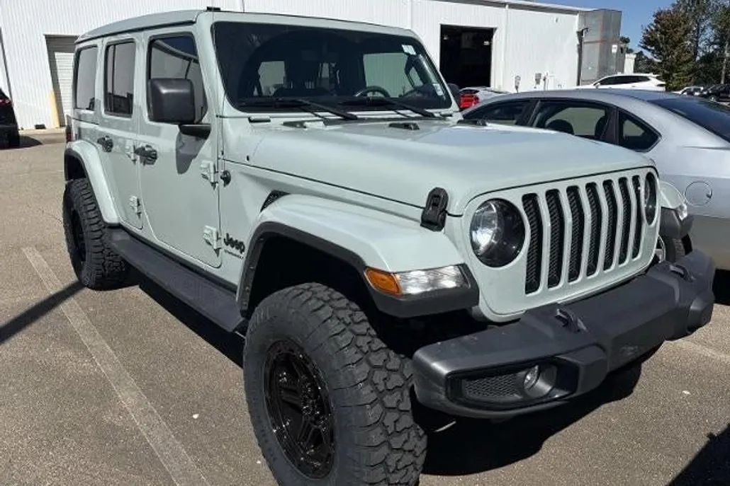 2023 Jeep Wrangler Sahara photo 1