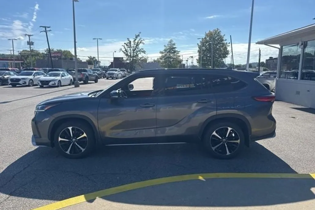 2022 Toyota Highlander XSE photo 1