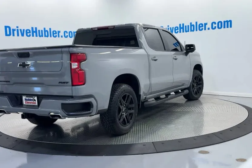 2024 Chevrolet Silverado 1500 RST photo 1