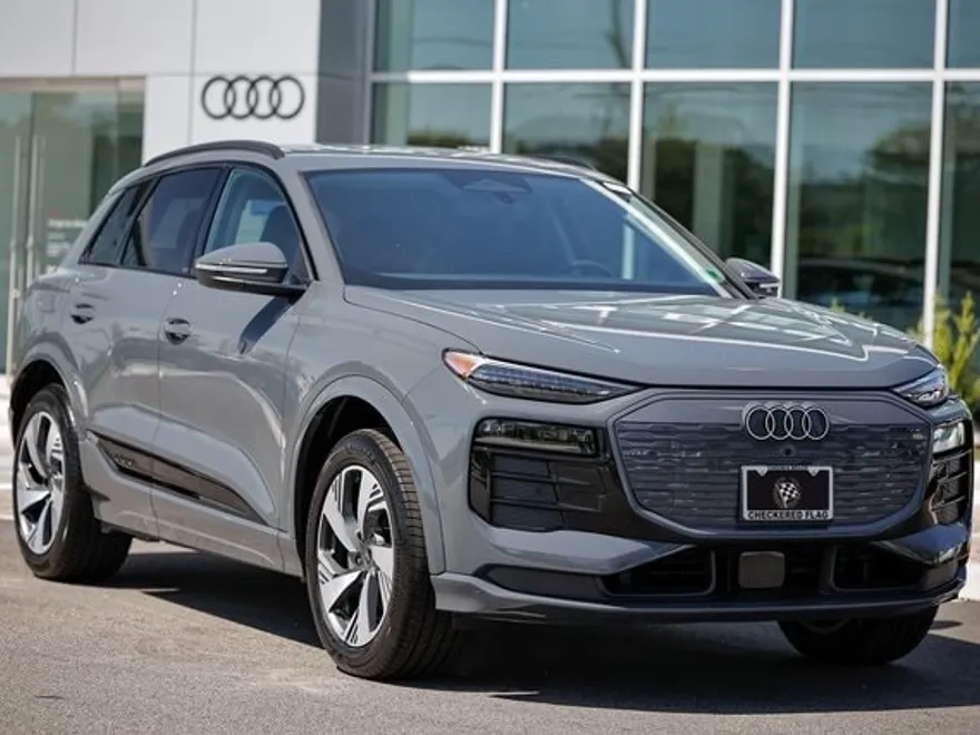 2025 Audi e-tron Premium Plus photo 1