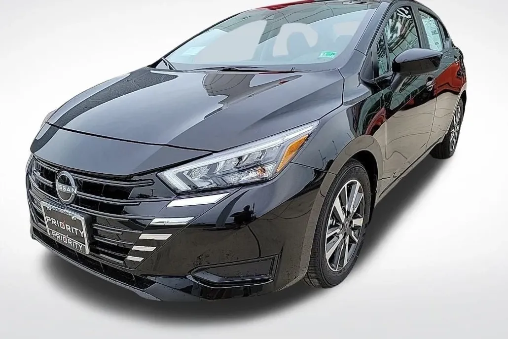 2025 Nissan Versa SV photo 1