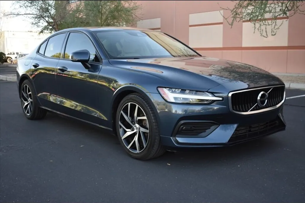 2020 Volvo S60 T6 Momentum photo 1