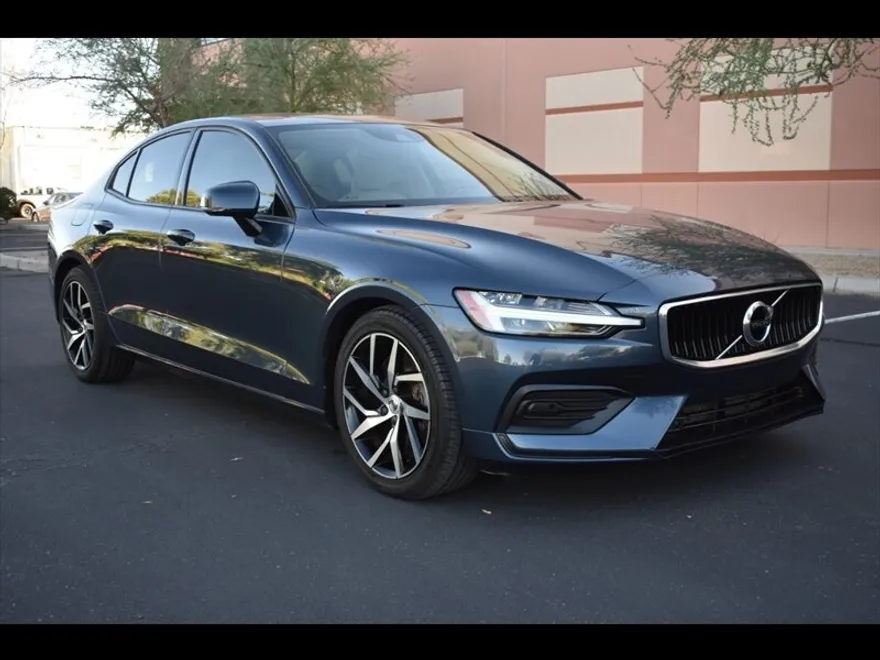 2020 Volvo S60 T6 Momentum photo 1