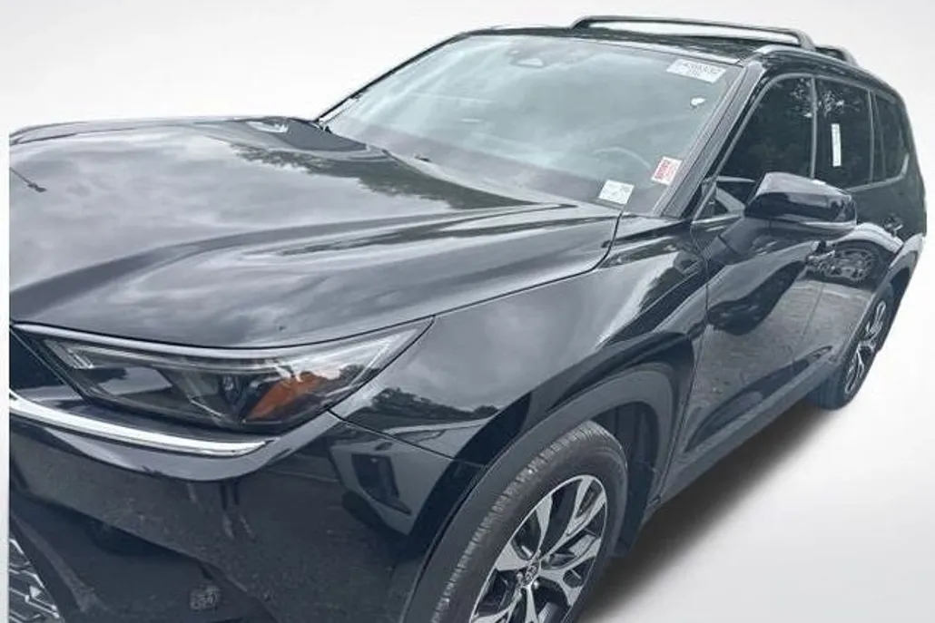 2024 Toyota Highlander Hybrid Limited photo 1