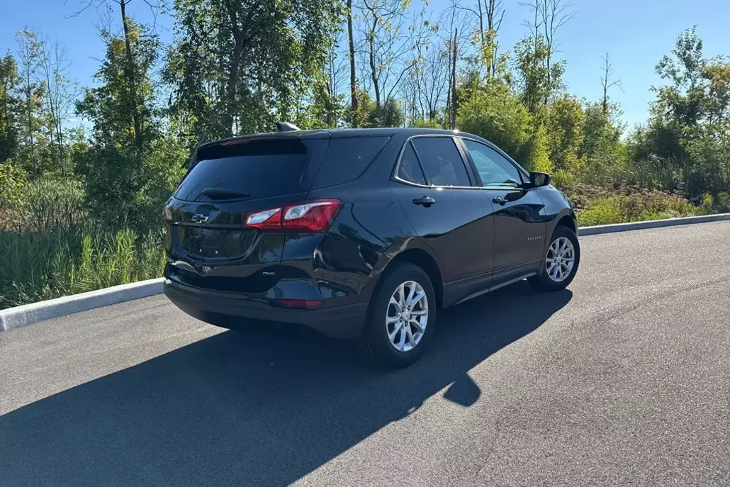 2020 Chevrolet Equinox LS photo 1
