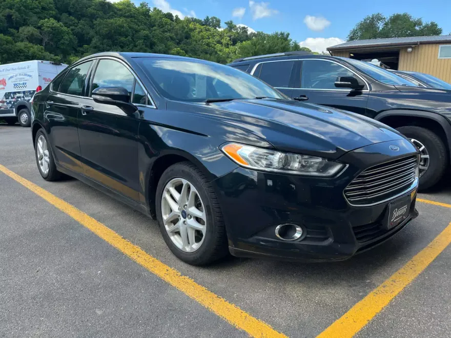 2016 Ford Fusion SE photo 1