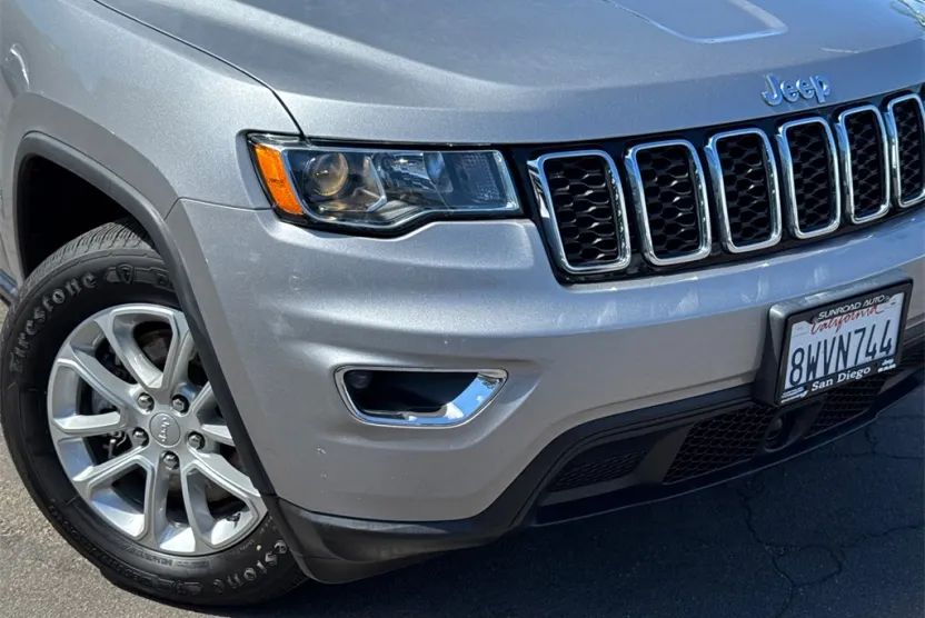 2021 Jeep Grand Cherokee Laredo E photo 1
