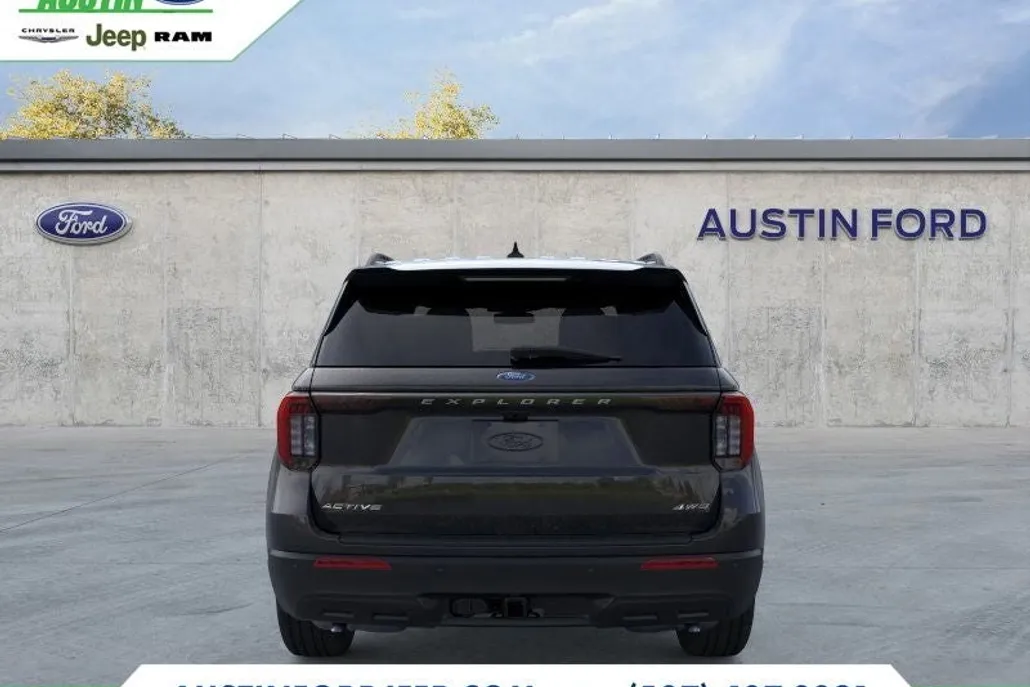 2025 Ford Explorer photo 1