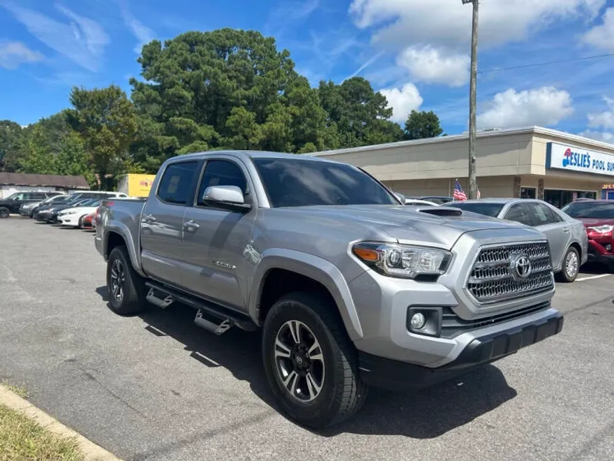 2017 Toyota Tacoma TRD Sport photo 1