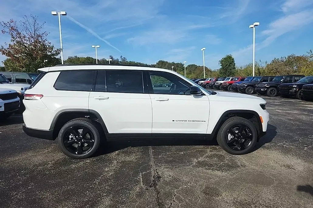 2025 Jeep Grand Cherokee Limited photo 1