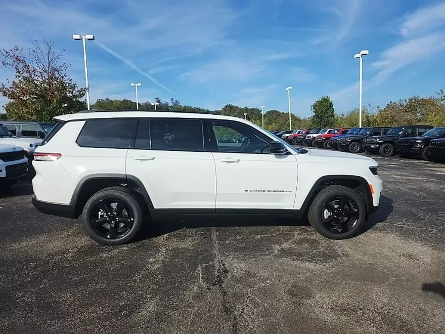 2025 Jeep Grand Cherokee Limited photo 1