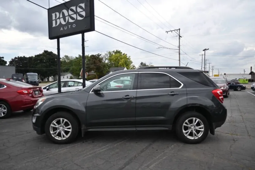 2017 Chevrolet Equinox LT photo 1