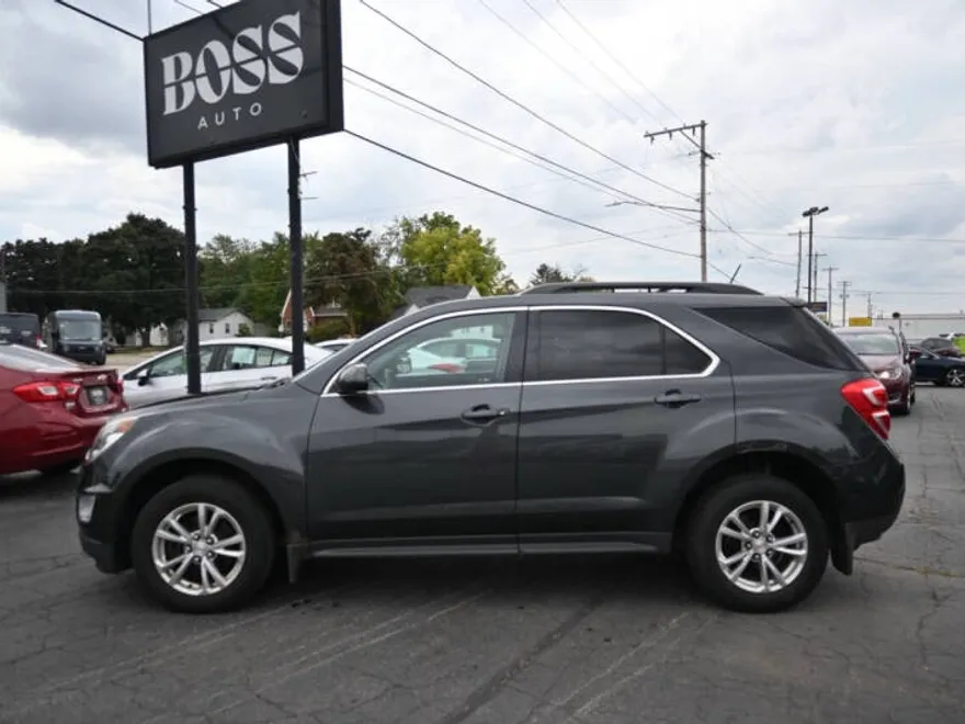 2017 Chevrolet Equinox LT photo 1