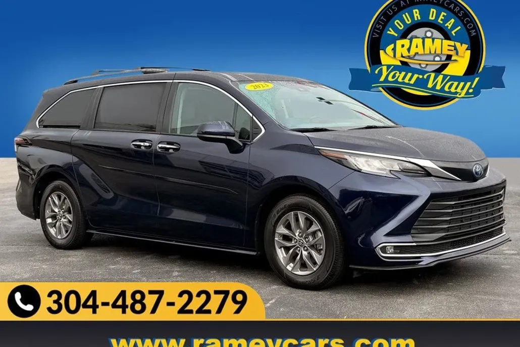 2023 Toyota Sienna XLE photo 1
