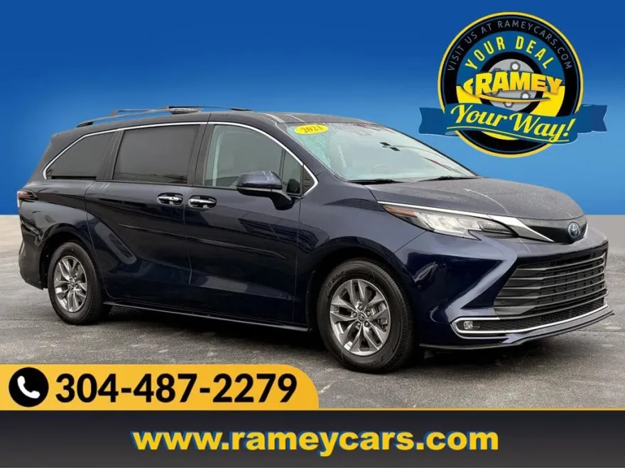 2023 Toyota Sienna XLE photo 1