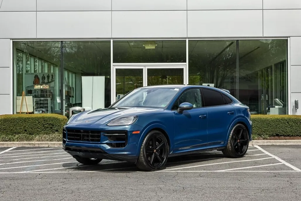 2025 Porsche Cayenne photo 1