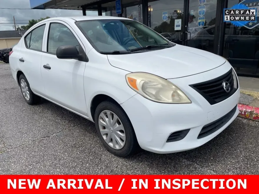 2012 Nissan Versa 1.6 S photo 1