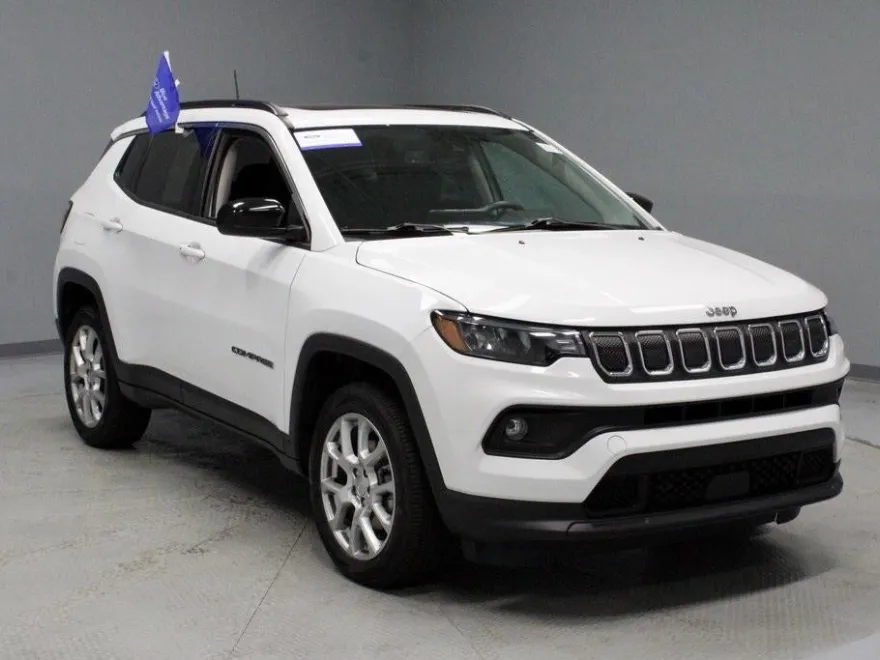 2022 Jeep Compass Latitude Lux photo 1