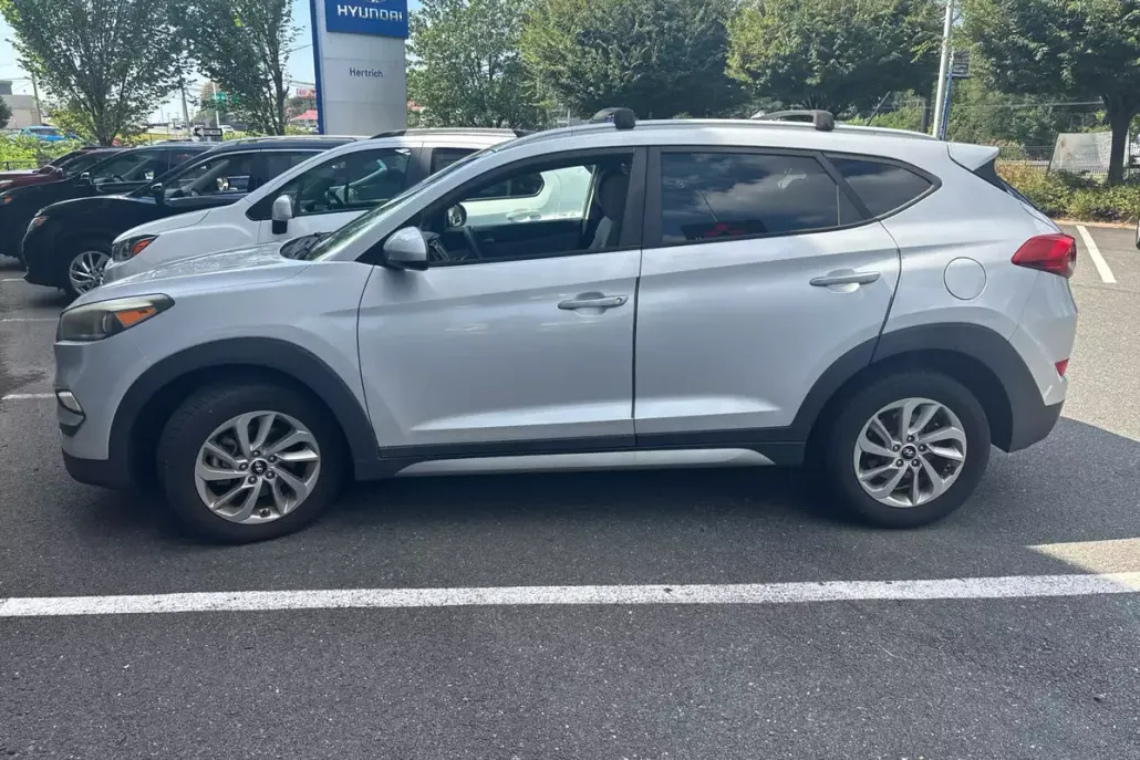 2017 Hyundai Tucson SE photo 1