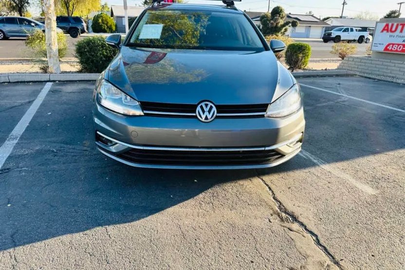 2019 Volkswagen Golf SportWagen S photo 1