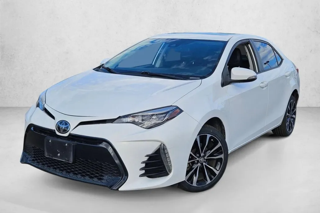 2017 Toyota Corolla SE photo 1