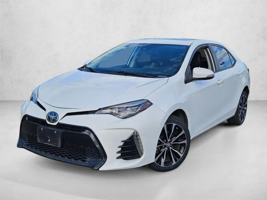 2017 Toyota Corolla SE photo 1