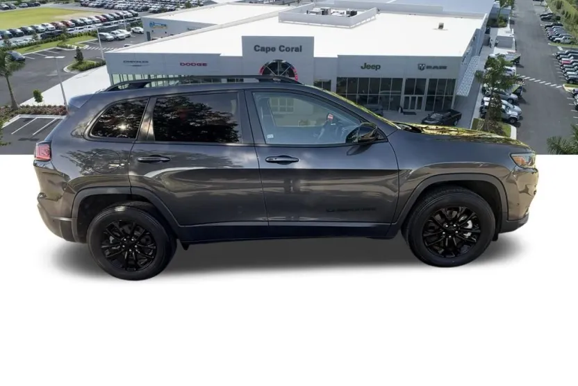 2023 Jeep Cherokee Altitude Lux photo 1
