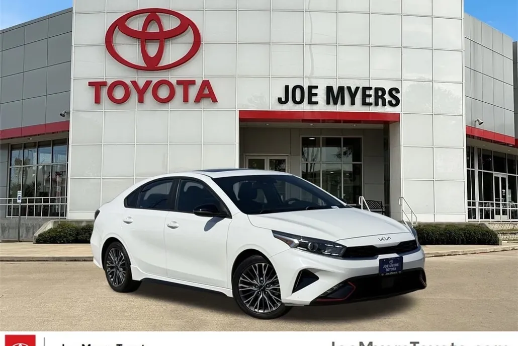 2023 Kia Forte GT-Line photo 1