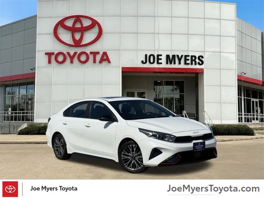 2023 Kia Forte GT-Line photo 1