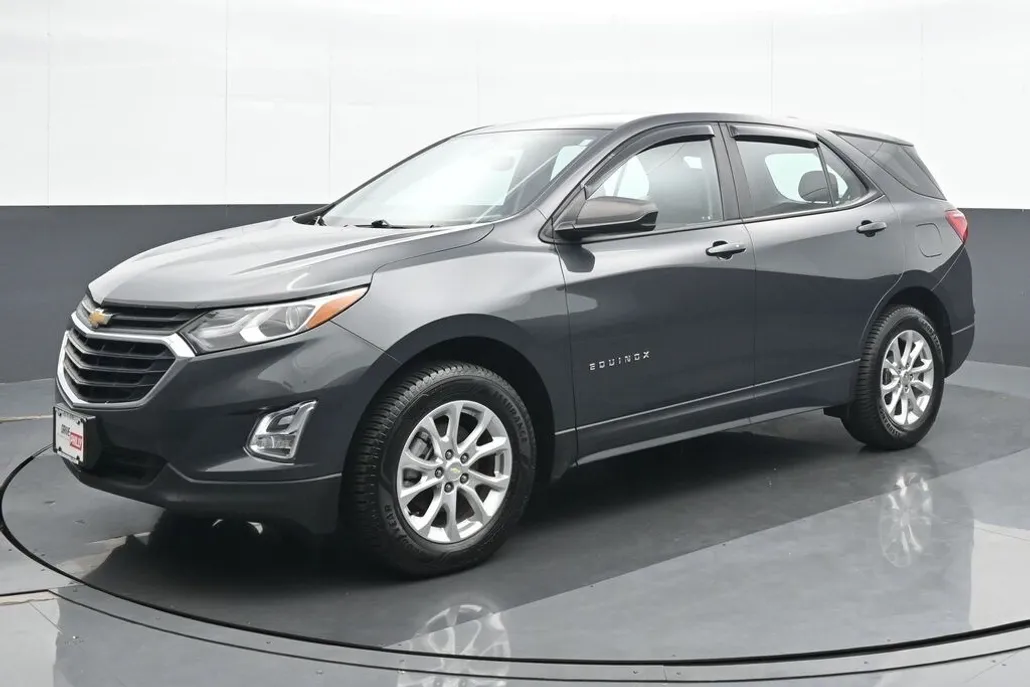 2021 Chevrolet Equinox LS photo 1
