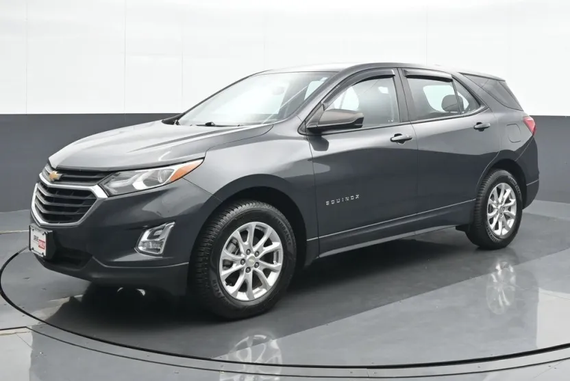 2021 Chevrolet Equinox LS photo 1