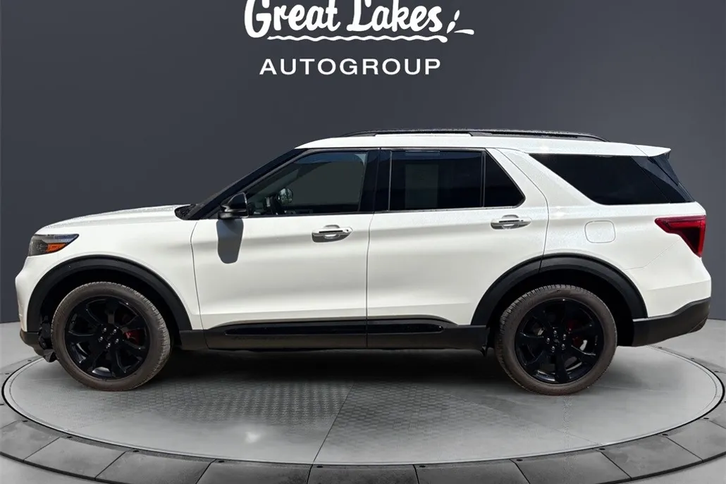 2022 Ford Explorer ST photo 1