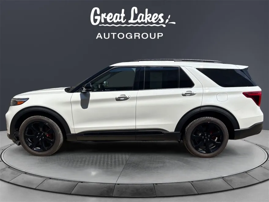 2022 Ford Explorer ST photo 1