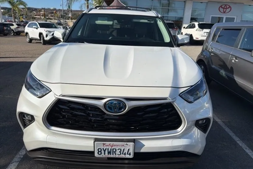 2022 Toyota Highlander Hybrid XLE photo 1