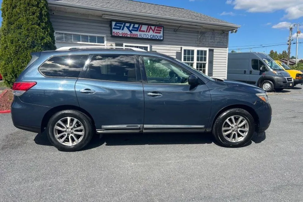 2014 Nissan Pathfinder SL photo 1