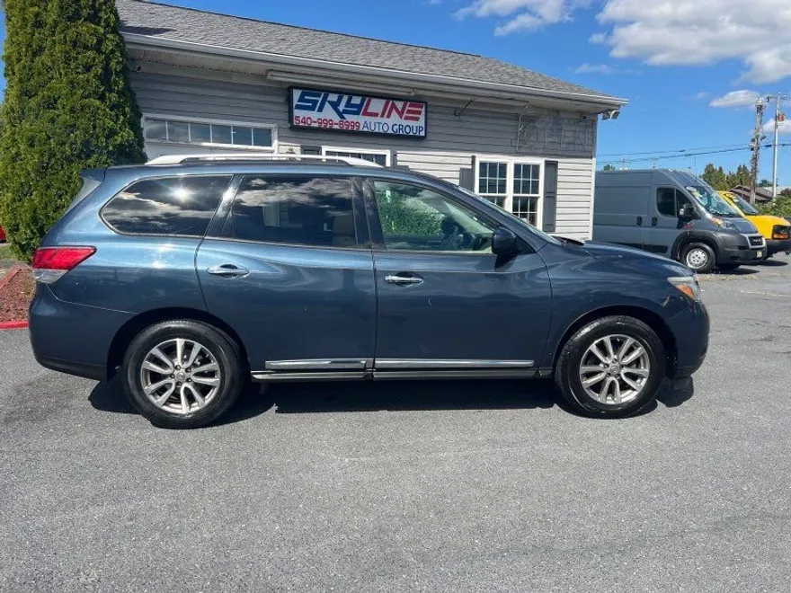 2014 Nissan Pathfinder SL photo 1