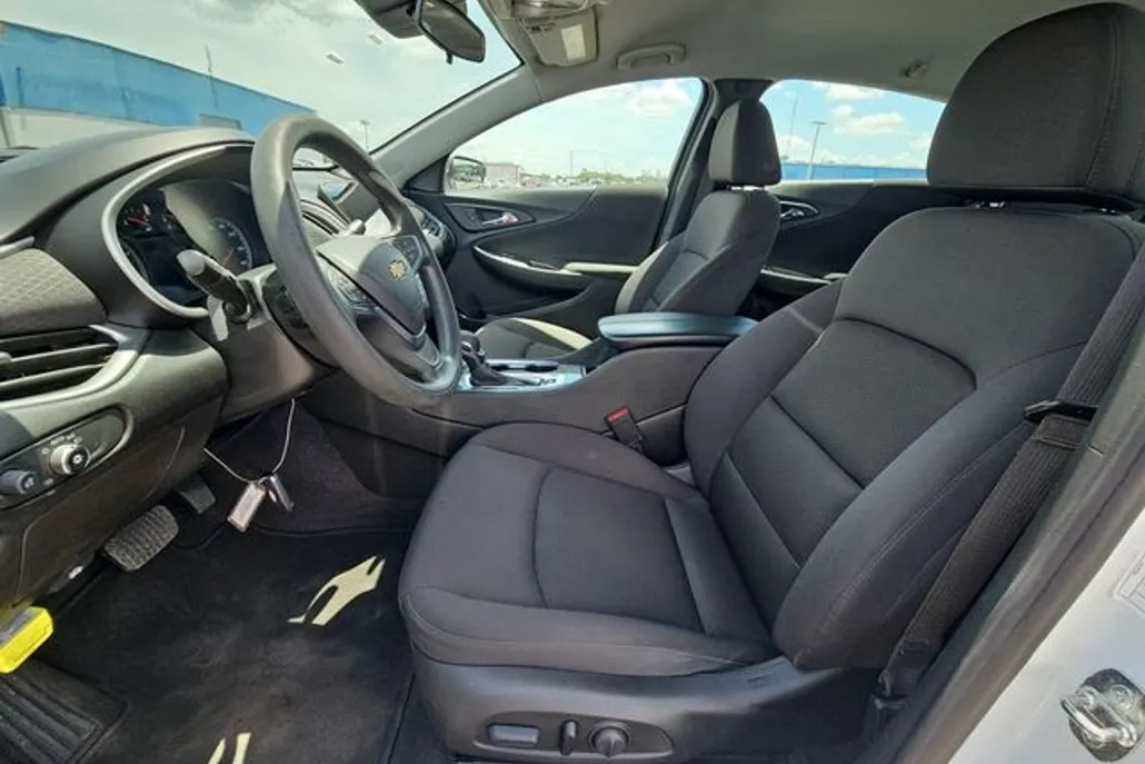 2023 Chevrolet Malibu 1LT photo 1
