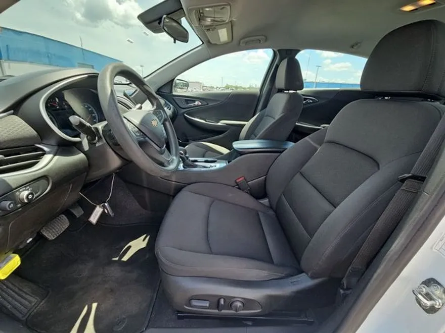 2023 Chevrolet Malibu 1LT photo 1
