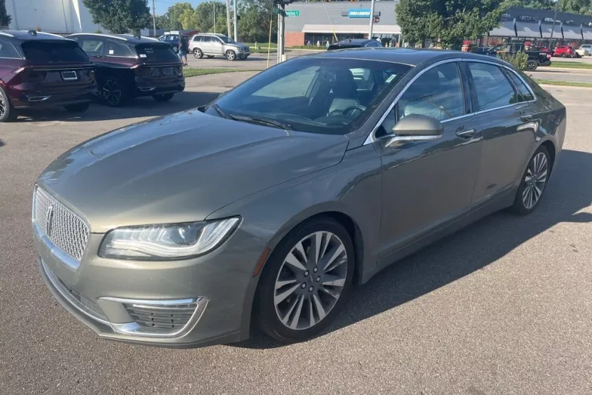 2017 Lincoln MKZ Reserve photo 1